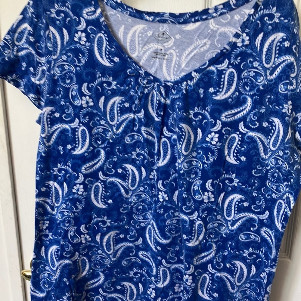 St. John’s bay v-neck tee 1X
